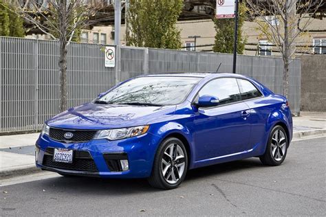 2011 Kia Forte koup photo