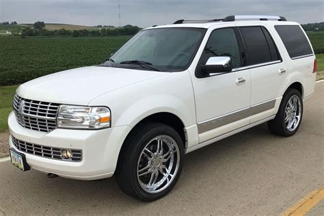 2011 Lincoln Navigator photo