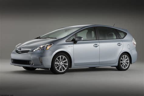 2011 Toyota Prius v photo