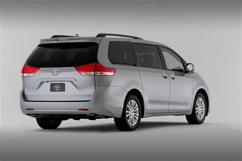 2011 Toyota Sienna photo