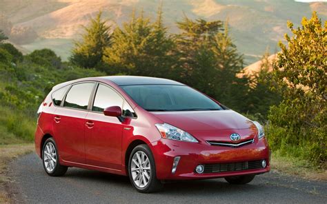 2012 Toyota Prius v photo