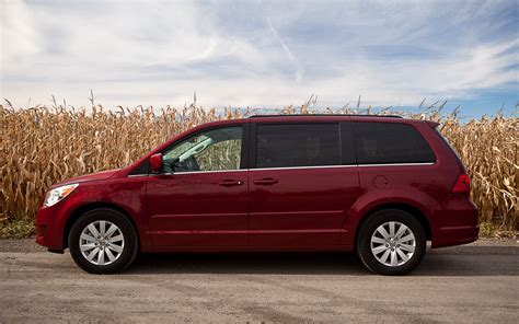 2012 Volkswagen Routan photo