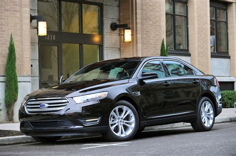 2013 Ford Taurus photo