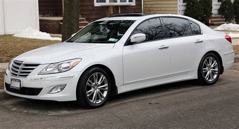 2013 Hyundai Genesis photo