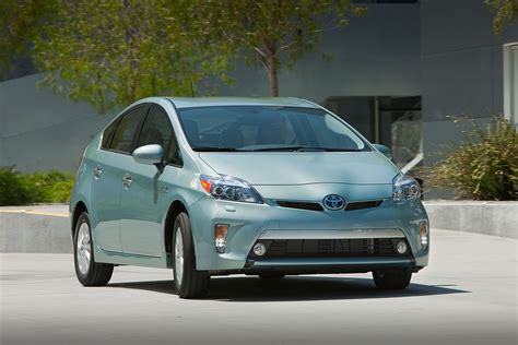 2013 Toyota Prius plug-in hybrid photo