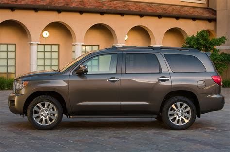 2013 Toyota Sequoia photo