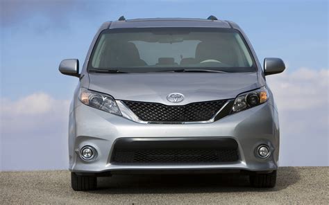 2013 Toyota Sienna photo