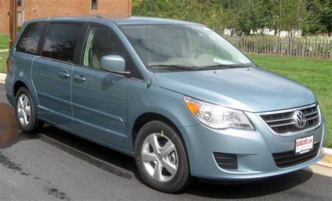 2013 Volkswagen Routan photo