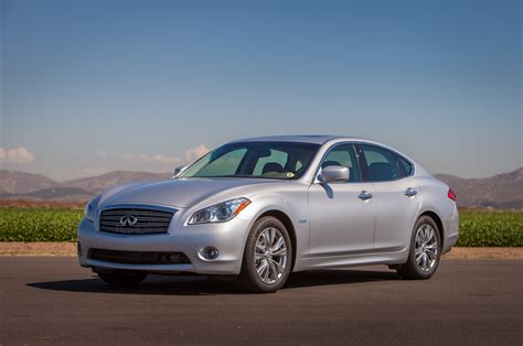 2014 Infiniti Q70 hybrid photo