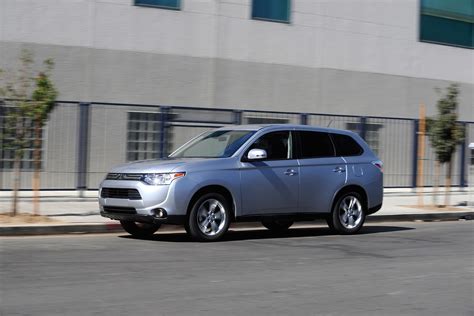 2014 Mitsubishi Outlander photo