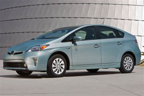 2014 Toyota Prius plug-in hybrid photo