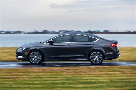 2015 Chrysler 200 photo