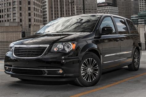 2015 Chrysler Town and country photo