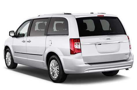 2015 Chrysler Town and country photo