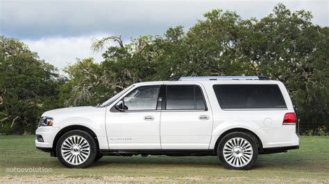 2015 Lincoln Navigator photo