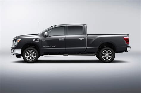 2015 Nissan Titan photo