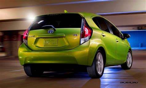 2015 Toyota Prius c photo