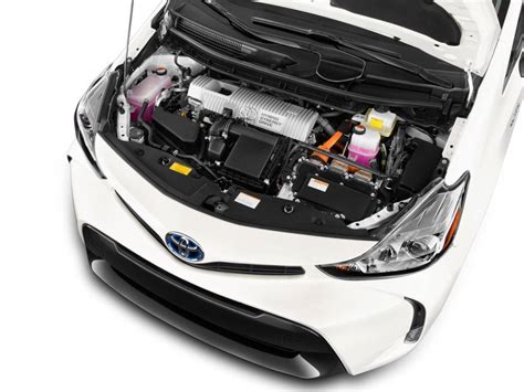 2015 Toyota Prius v engine