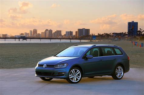 2015 Volkswagen Golf sportswagen photo