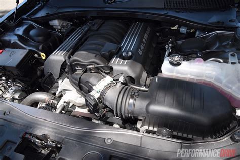 2016 Chrysler 300 engine