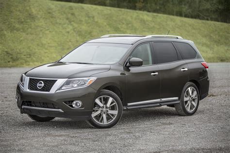 2016 Nissan Pathfinder photo