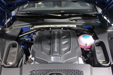 2016 Porsche Macan s engine