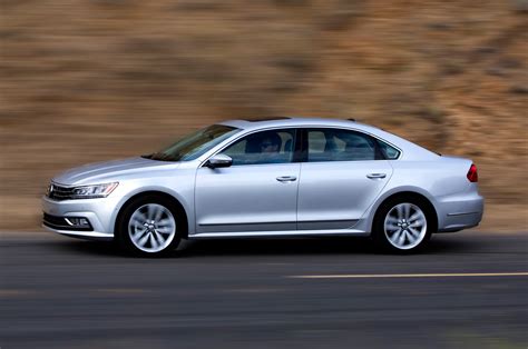 2016 Volkswagen Passat photo