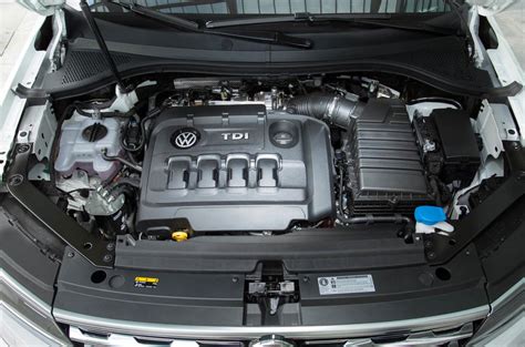 2016 Volkswagen Tiguan engine