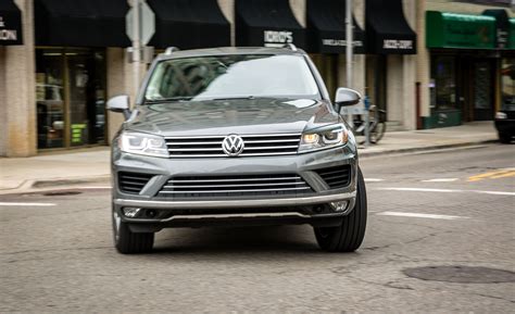 2016 Volkswagen Touareg photo