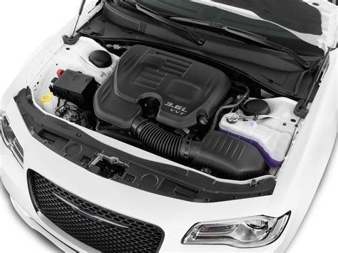 2017 Chrysler 300 engine