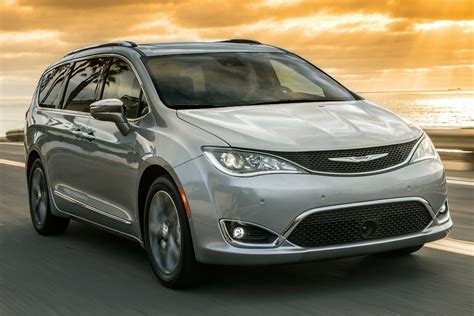 2017 Chrysler Pacifica photo