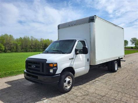 2017 Ford E-450 photo