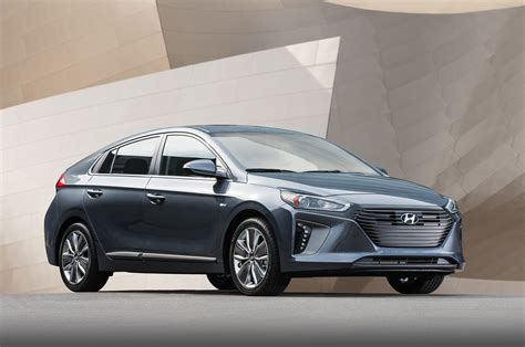 2017 Hyundai Ioniq hybrid photo