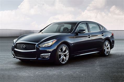 2017 Infiniti Q70 photo