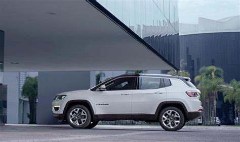 2017 Jeep Compass photo