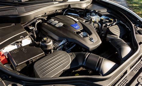 2017 Maserati Levante s engine