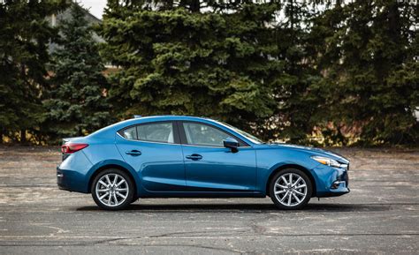 2017 Mazda Mazda3 photo