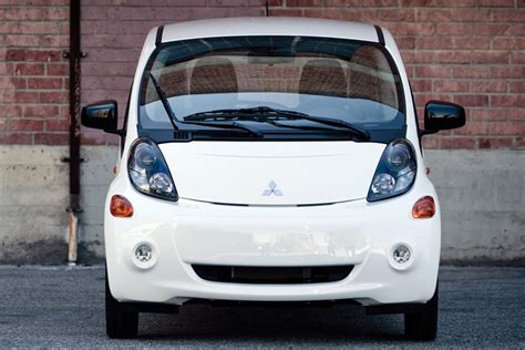 2017 Mitsubishi I-miev photo