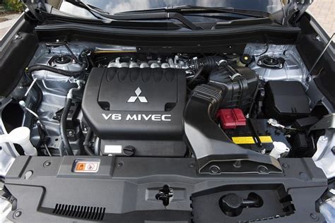 2017 Mitsubishi Outlander engine