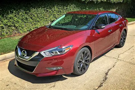 2017 Nissan Maxima photo