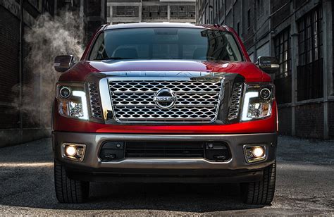 2017 Nissan Titan photo