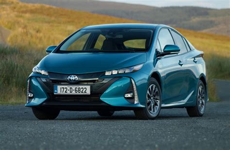 2017 Toyota Prius plug-in hybrid photo