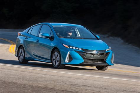 2017 Toyota Prius prime photo