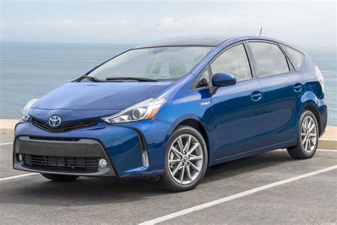 2017 Toyota Prius v photo