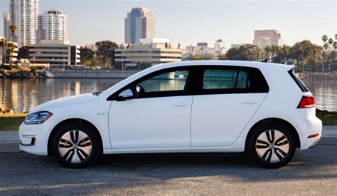 2017 Volkswagen E-golf photo