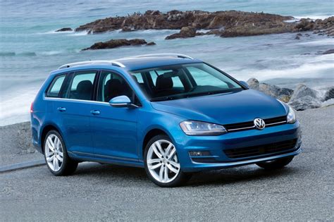 2017 Volkswagen Golf sportswagen photo