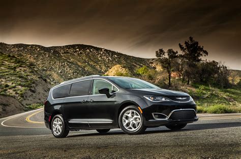 2018 Chrysler Pacifica photo