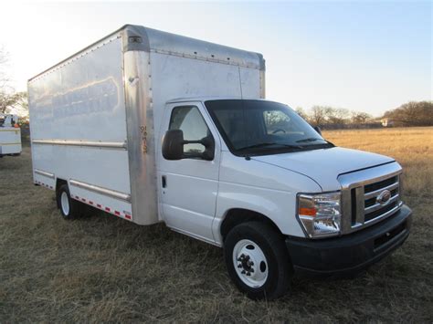 2018 Ford E-350 photo
