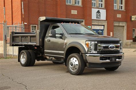 2018 Ford F-550 engine