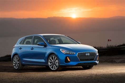 2018 Hyundai Elantra gt photo